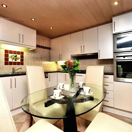 Beautiful Vacation Home With Sauna And Jacuzzi 펜션 *